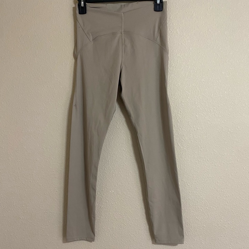 NWT Alo Yoga High-Waisted Goddess Leggings in Tan